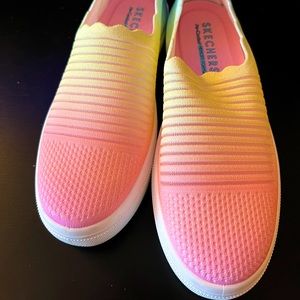 Skechers Women's Street Poppy-Rainbow Daze Sneaker Size 8